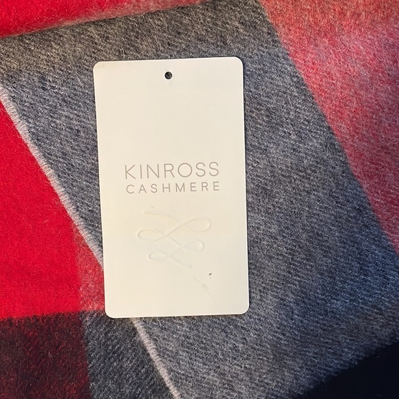 NWOT Kinross 100% cashmere scarf - Picture 2 of 3
